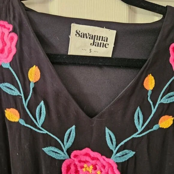 Embroidered dress size small - Picture 4 of 5